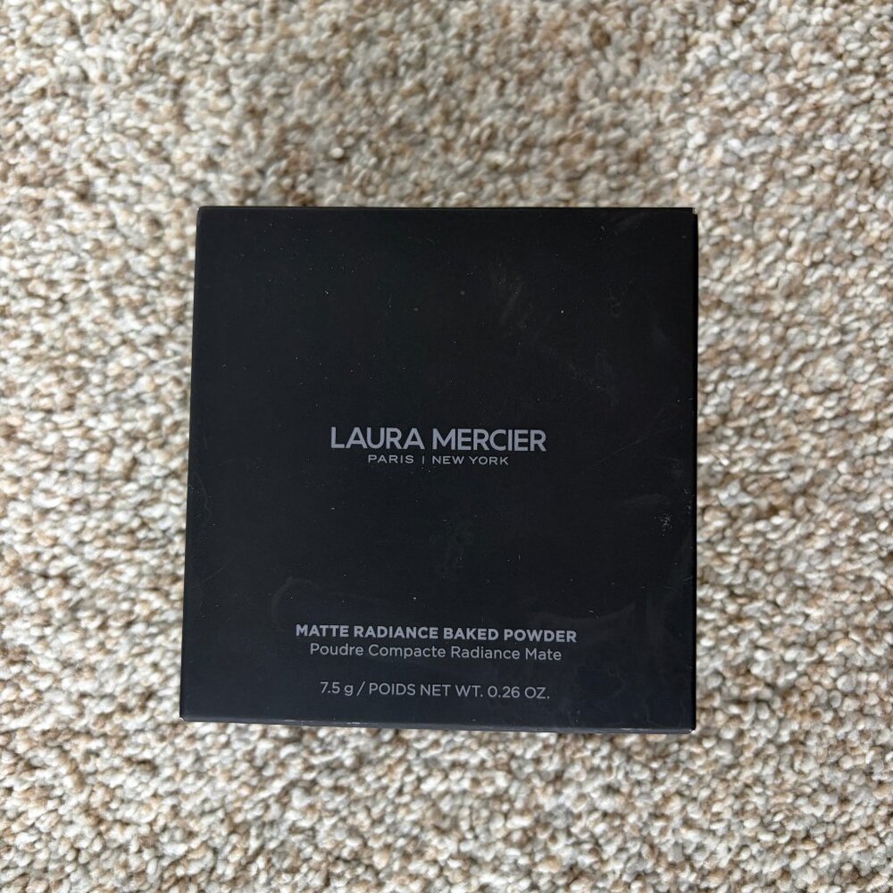 Laura Mercier Matte Radiance Baked Powder in Bronze-04